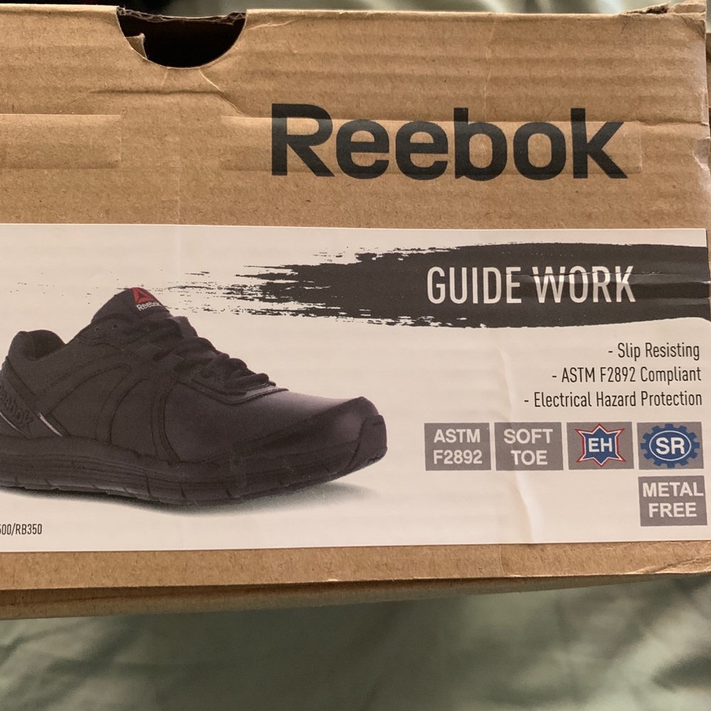 Reebok - Picture 4 of 5